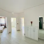 New Apartment,2 ,central Location Апартаменты Влёра